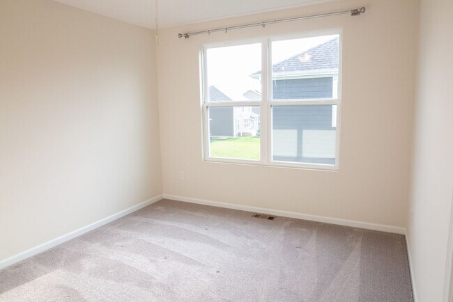 Building Photo - 2845 Beechwood Dr
