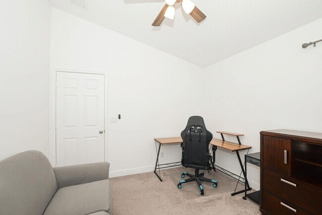 Building Photo - 9756 Palm Breezes Dr