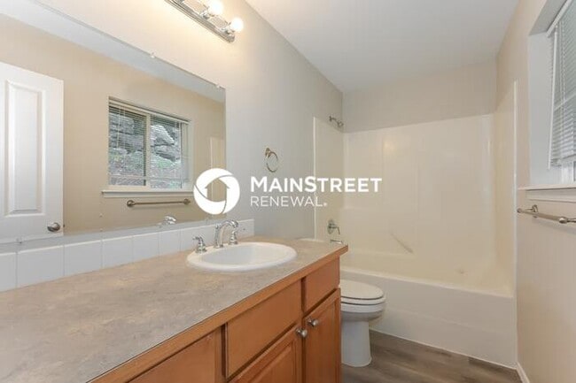 Building Photo - 3 Bedroom Pet-Friendly Home in SPANAWAY, W...