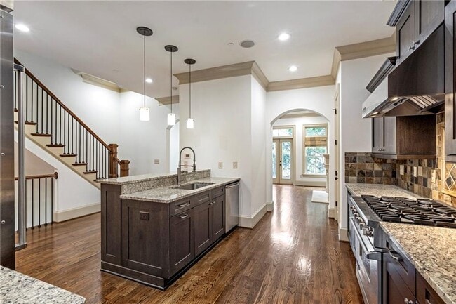 Building Photo - 58 Sheridan Dr NE