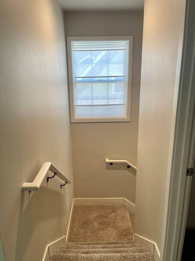 Building Photo - Modern 3 Bedroom 2.5 Bathroom House Close to Downtown Nevada City