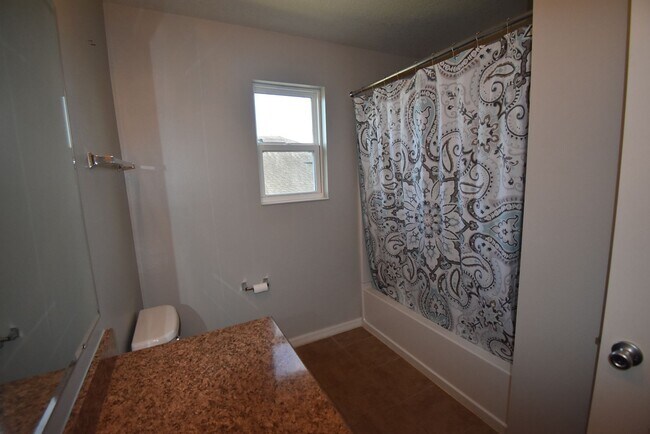Building Photo - 4 Bed/3.5 Bath, Pool and Waterfront home, ...