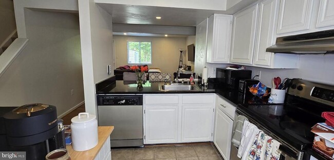 Building Photo - 3591 Laurel View Ct