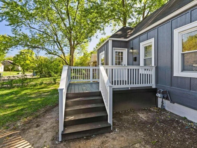 Building Photo - Cape Cod Style 3 Bedroom Home - Newly Remodeled All Throughout!
