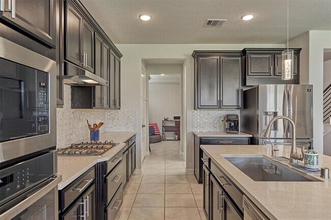 Building Photo - 15846 Weston Ridge Dr