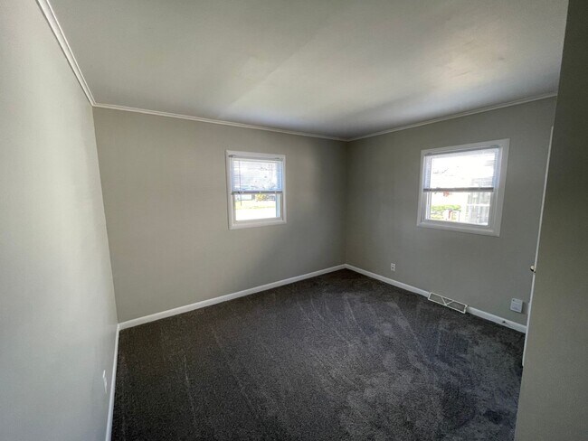 Building Photo - 2160 Ulen Ln