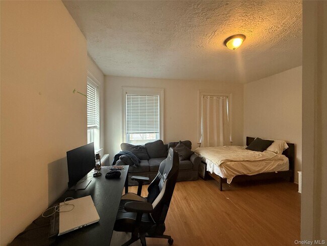 Building Photo - 5 Wood Ct