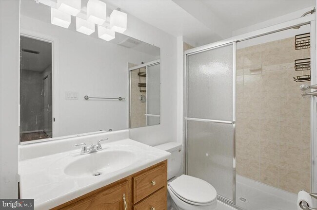 Building Photo - 14187 Royal Oak Ln