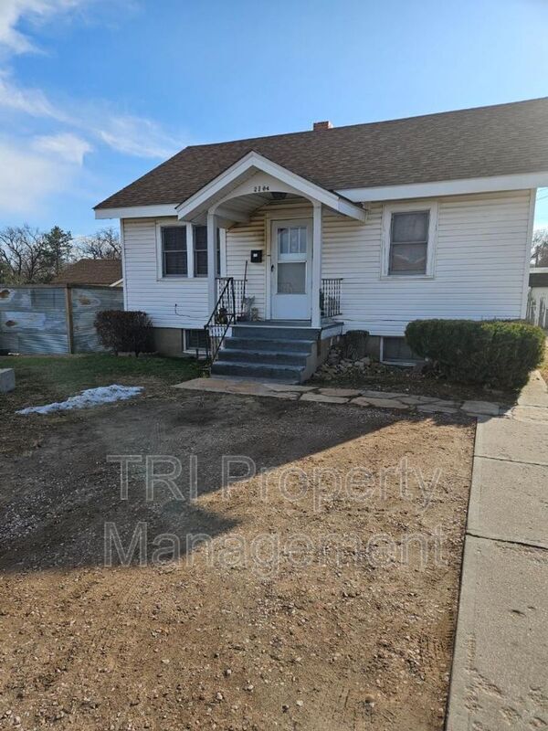 Building Photo - 2204 9th St