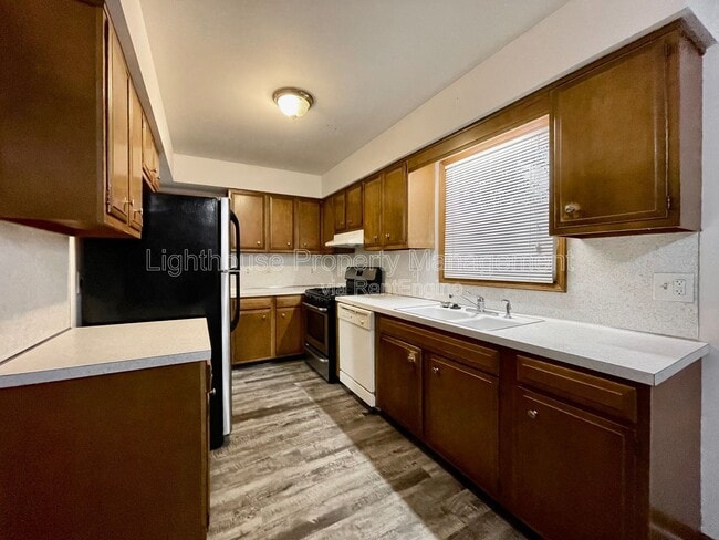Building Photo - 1348 Carriage Hill Dr SE