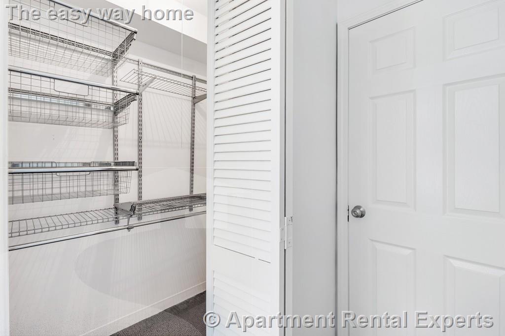 Building Photo - 14 Locust St