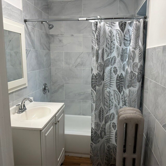 Building Photo - 4058 W Dickens Ave