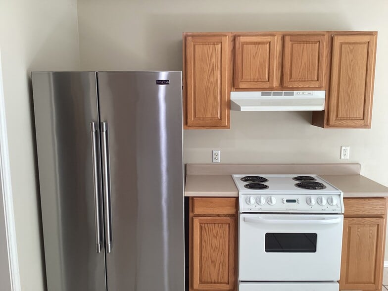 Maytag side-by-side refrigerator, Frigidaire electric stove - 5408 S Y St