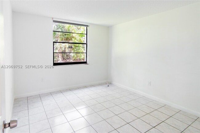 Building Photo - 9460 Fontainebleau Blvd