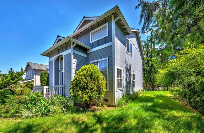 Building Photo - Lynnwood Two Story
