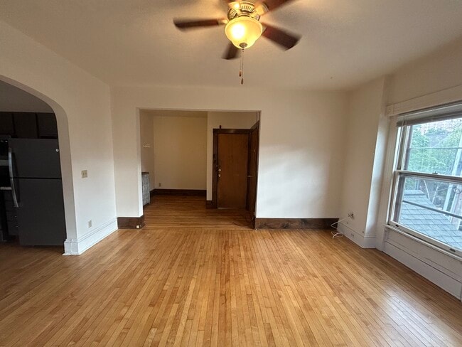 Building Photo - 315 N Pinckney St