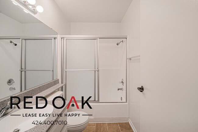 Building Photo - 13444 Moorpark St