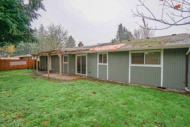 Building Photo - 13817 NE 35th Cir