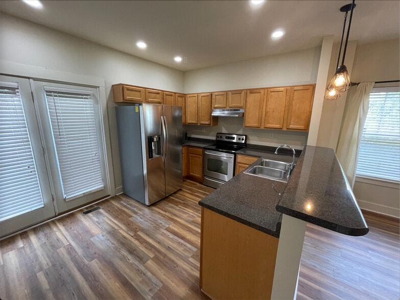 Kitchen - 2364 Zermatt Ave