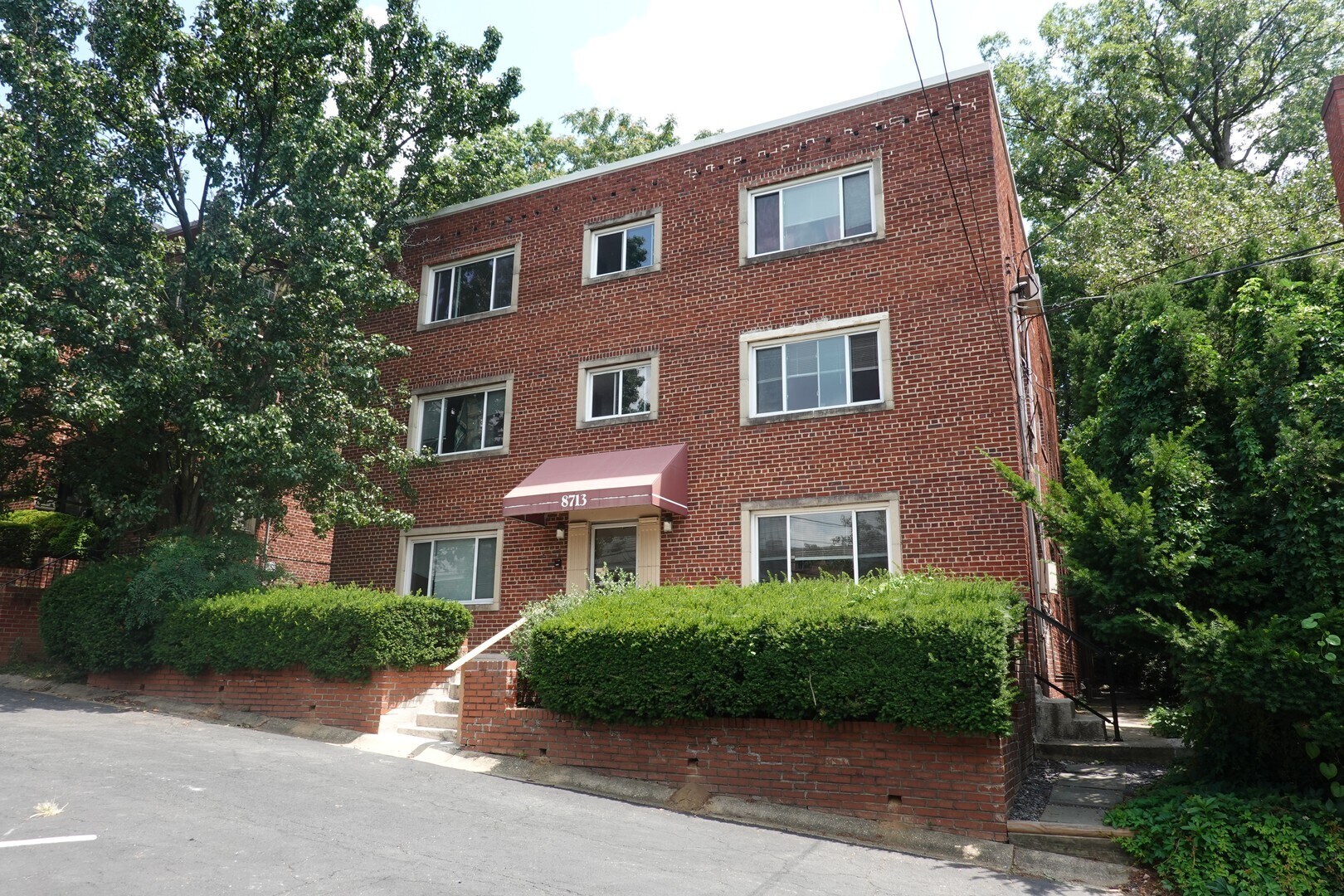 Building Photo - 8713 Plymouth St