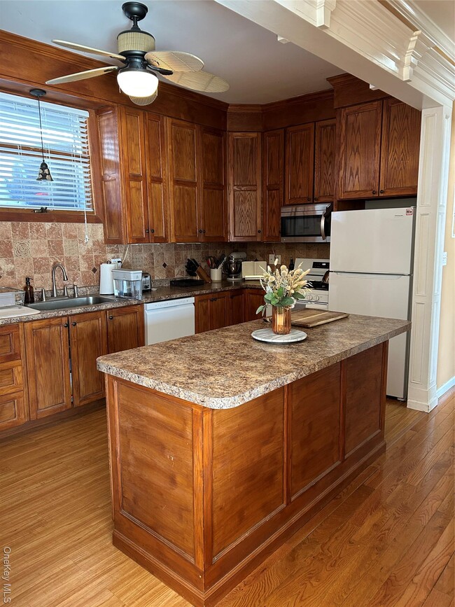 Building Photo - 666 Jersey Ave