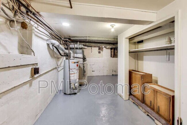 Building Photo - 8349 Bear Creek Dr