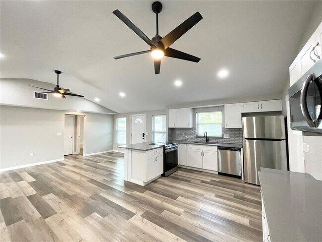 Building Photo - 11241 Yewtree Ave