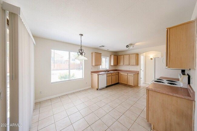 Building Photo - 7315 W Fleetwood Ln
