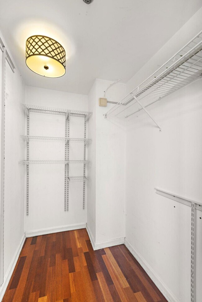 Building Photo - 700 1st St