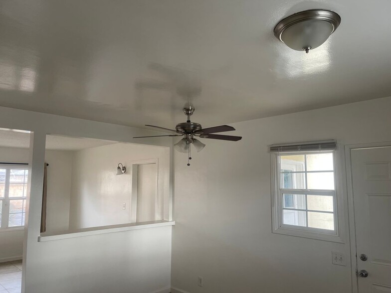 Building Photo - 10341 Parise Dr