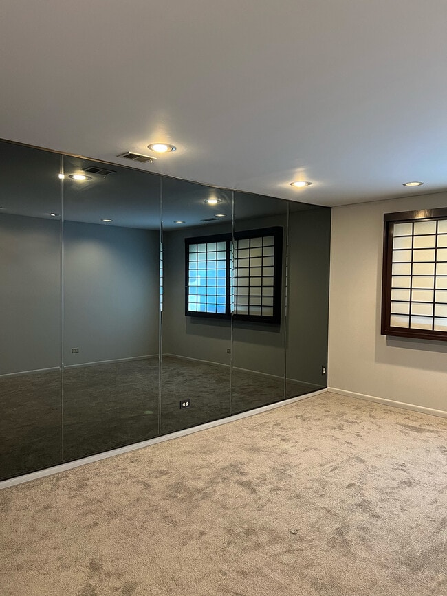 Building Photo - 838 Michigan Ave