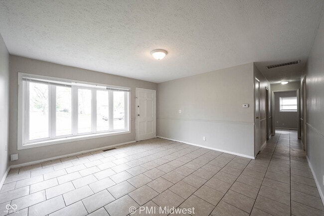Building Photo - 5925 Sunwood Dr