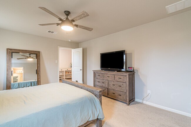 Building Photo - 2569 McCrae