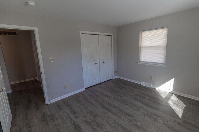 Building Photo - 3705 Hermitage Rd