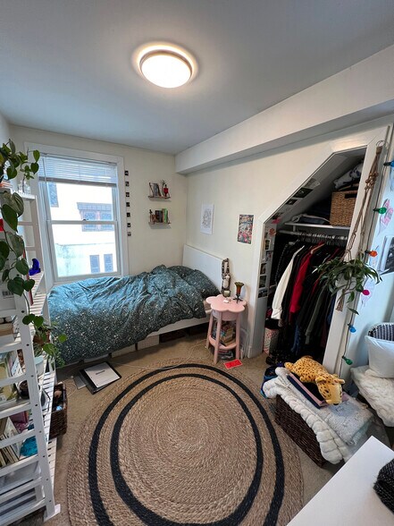 Bedroom third floor. - 1031 14th Ave SE