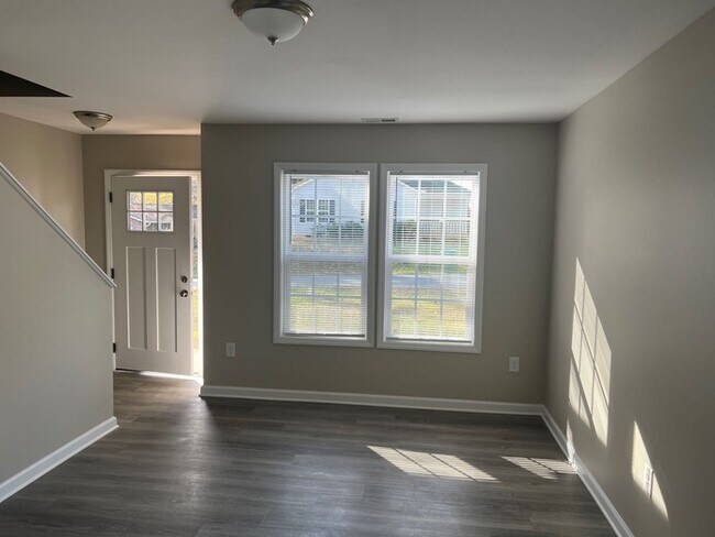 Building Photo - 505 E Mills Dr