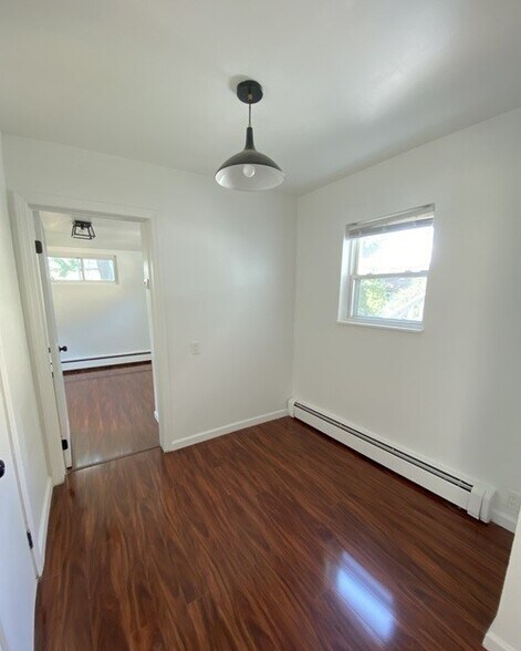 Building Photo - 10 Tollgate Ct