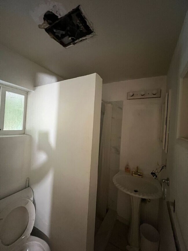 Building Photo - Reserve Now: Spacious, Newly Renovated 5-B...