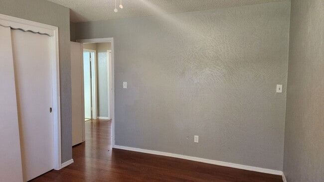 Building Photo - 1009 SW 70th