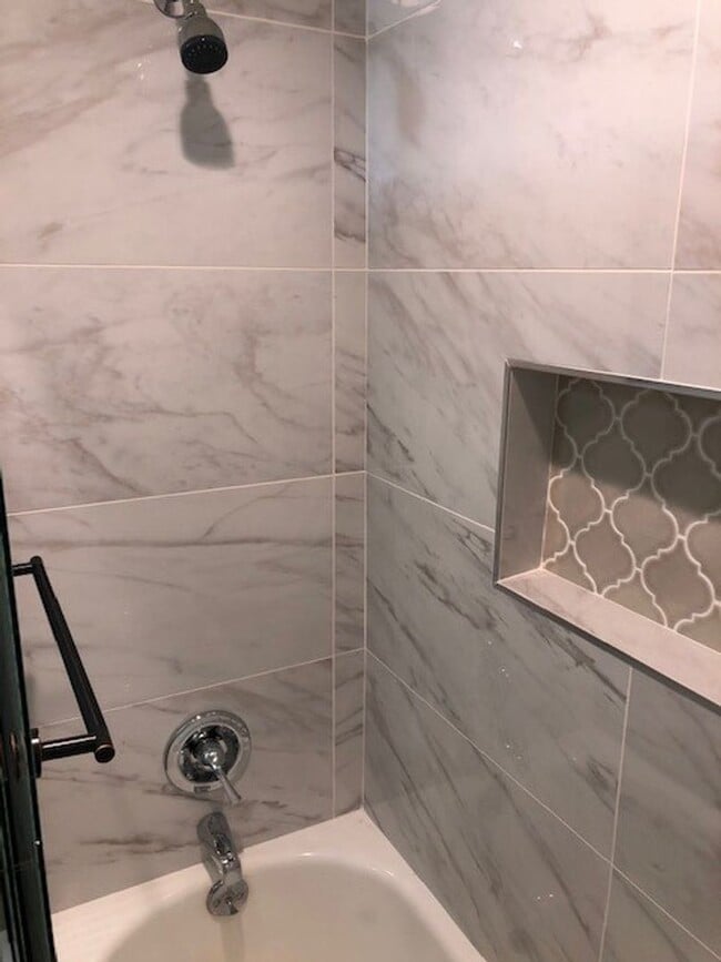 Building Photo - Nicely remodeled 3 bedroom 2 bath home wit...