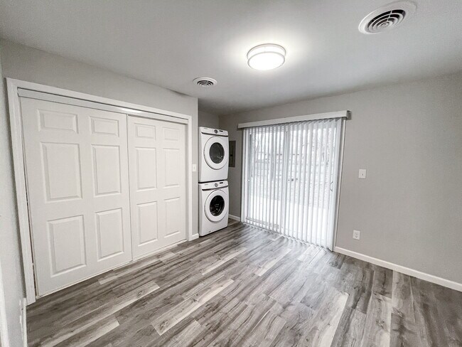 Building Photo - 1260 E Dawn Dr
