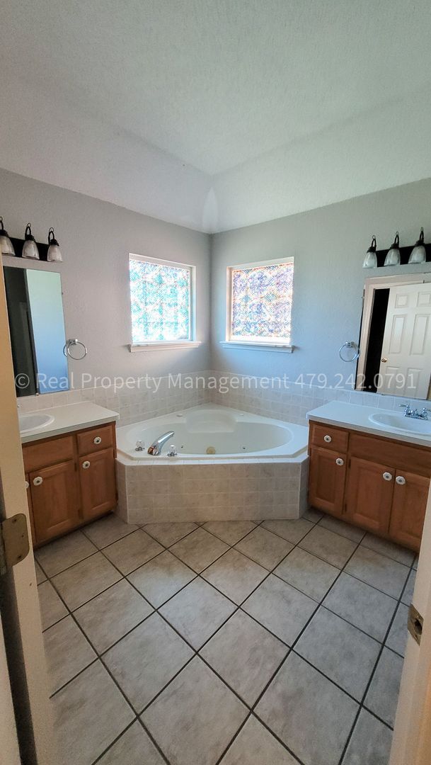 Building Photo - 7214 Red Pine Dr