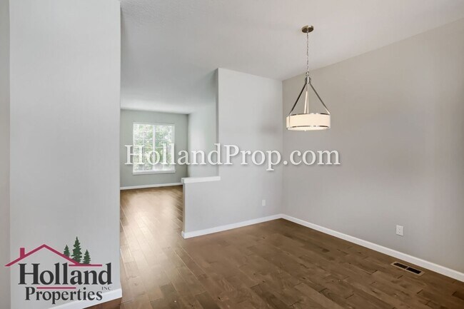 Building Photo - Modern Townhome with Dual Primary Suites & 2-Car Garage in Prime Beaverton Location