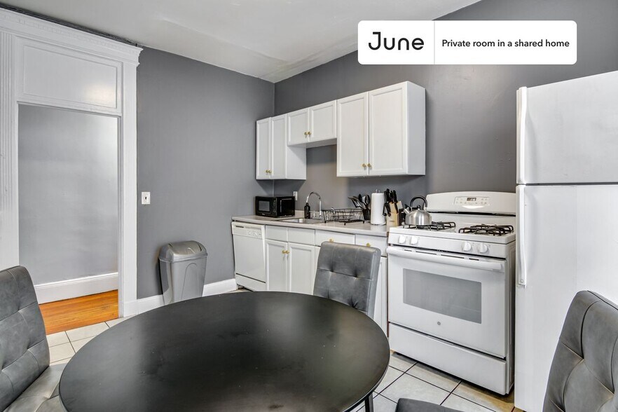 Building Photo - Room in Shared 3 bed/1 bath home