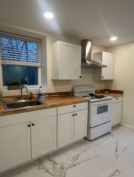 Building Photo - 222 Snowy Oak Rd