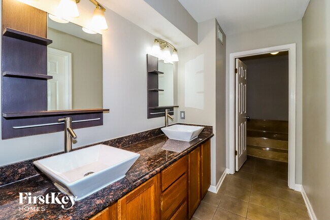 Building Photo - 8861 Fairway Gardens Dr