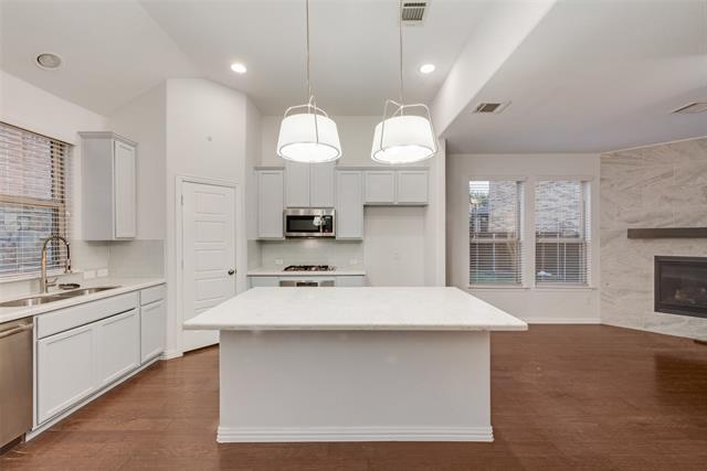 Building Photo - 2418 Hillview Dr