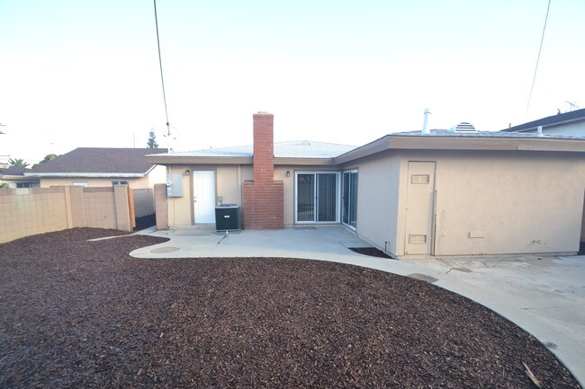 Building Photo - 1410 E Abila St