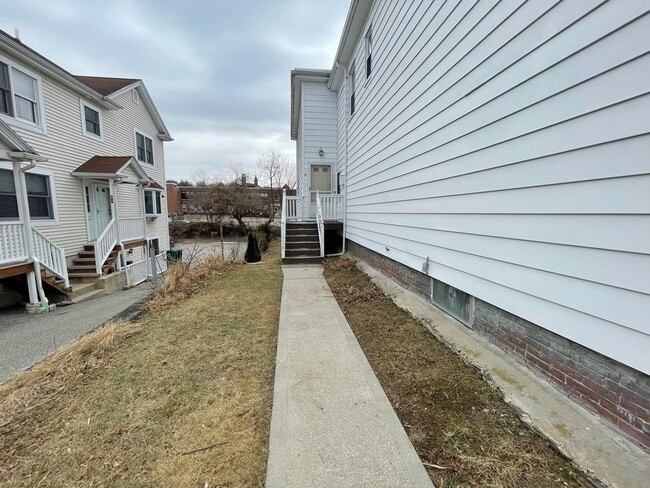 Building Photo - 32 Lincoln Rd