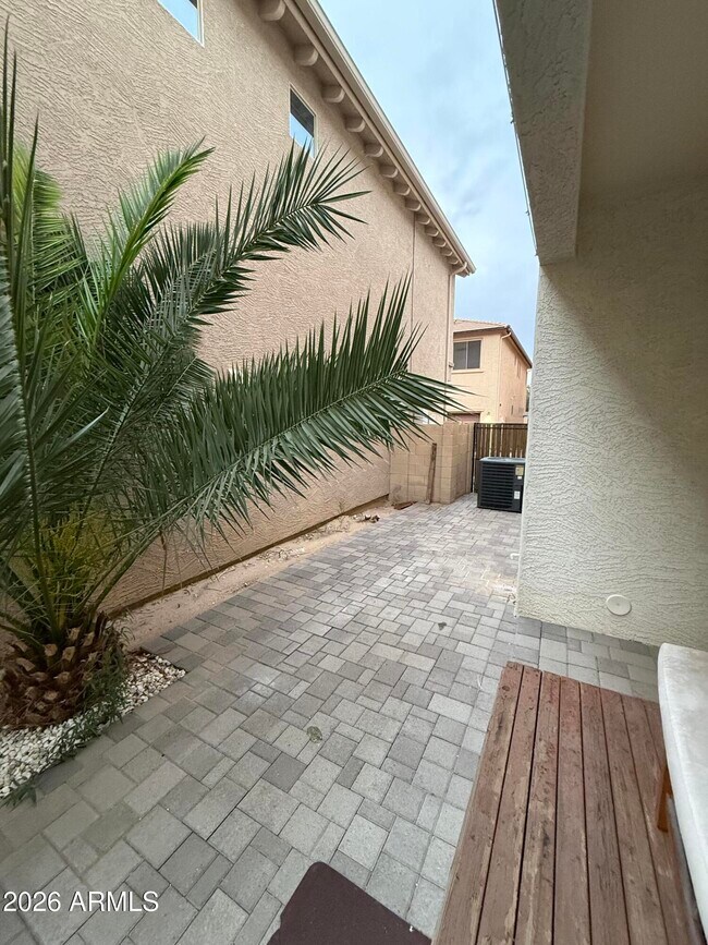 Building Photo - 9242 W Meadow Dr